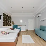 招待所 Red House - Kamienica Blisko Morza 格丁尼亚
