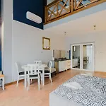 Red House - Kamienica Blisko Morza 3*