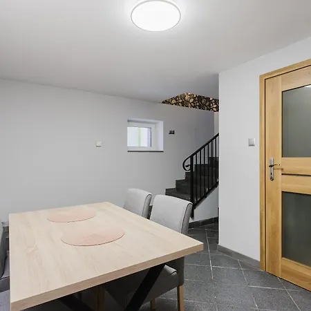 Red House - Kamienica Blisko Morza Maison d'hôtes Gdynia