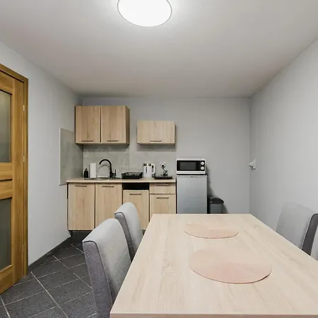 Red House - Kamienica Blisko Morza 3*