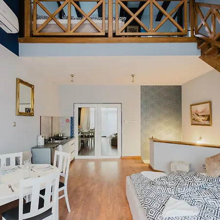 Red House - Kamienica Blisko Morza 3*
