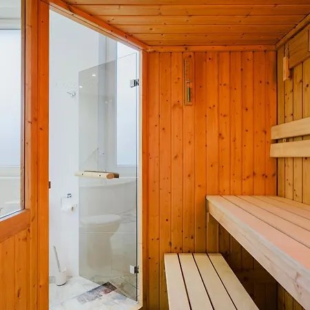 Red House - Kamienica Blisko Morza 3*