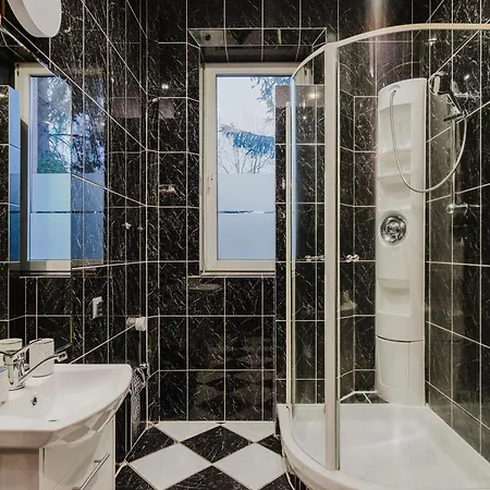 Red House - Kamienica Blisko Morza 3*