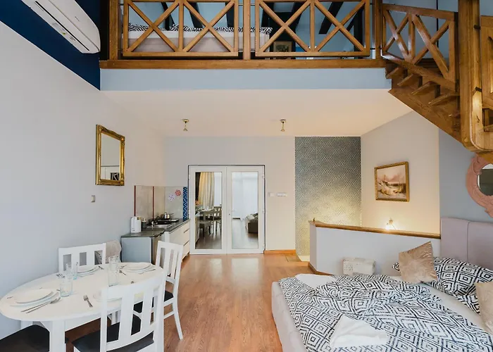 Red House - Kamienica Blisko Morza 3*